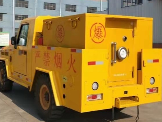 新平凯龙爆破器材运输车：保障爆破任务的安全运行