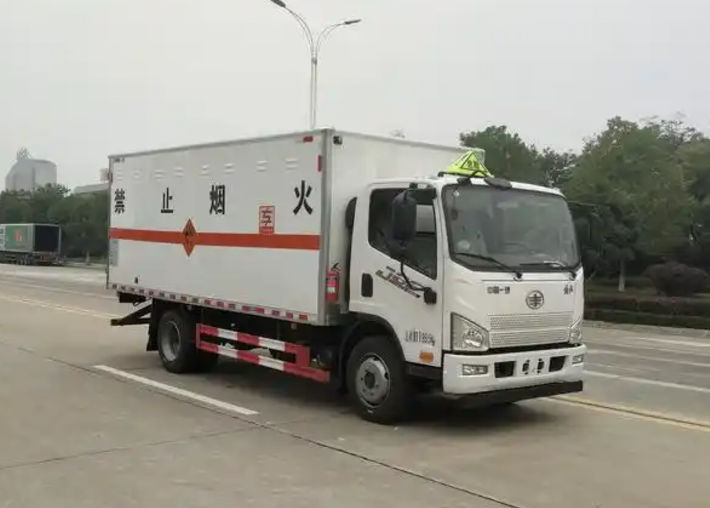 新平爆破器材运输车可以上高速吗？